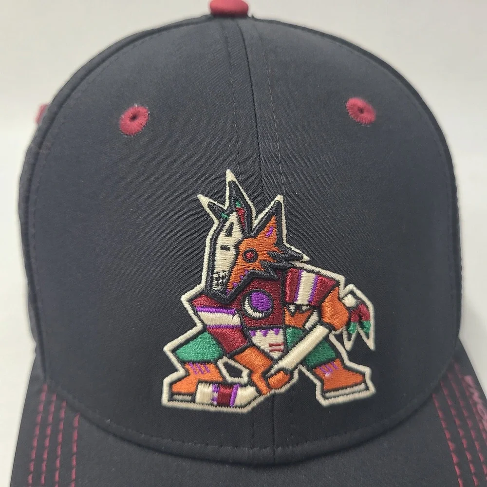 Arizona Coyotes Hat Fitted S-M Fanatics Black‎ NHL Hockey Kachina Phoenix Men